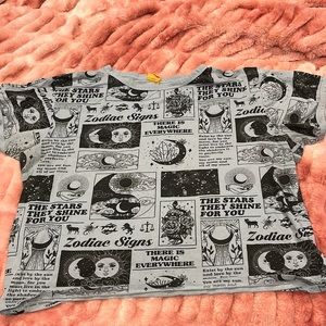 Cropped zodiac shirt. Great condition. Women’s size L.